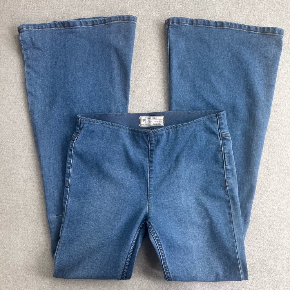 Free People Penny Pull On Flare Jeans. 27 Short.